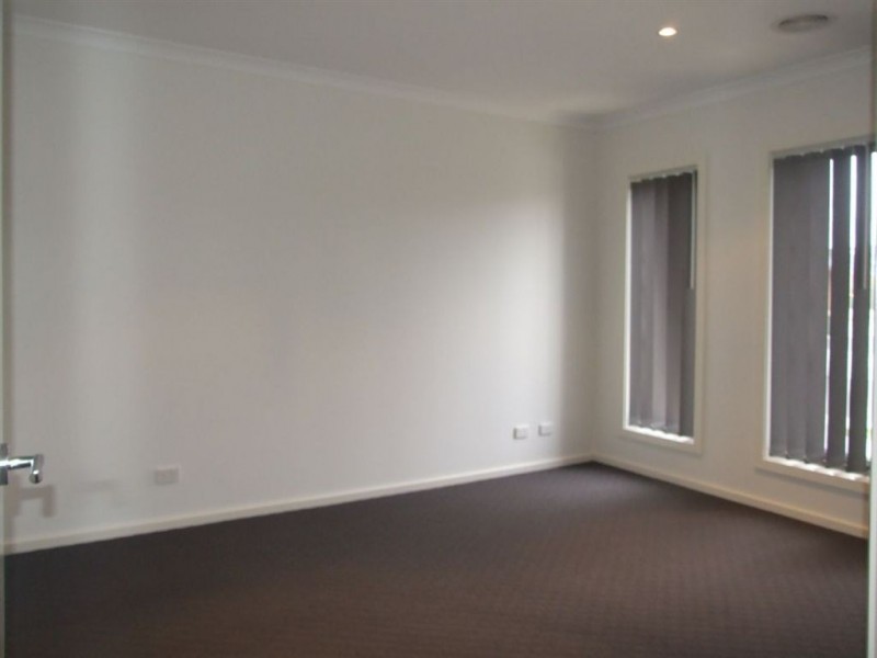 60 Sarton Link, Pakenham VIC 3810