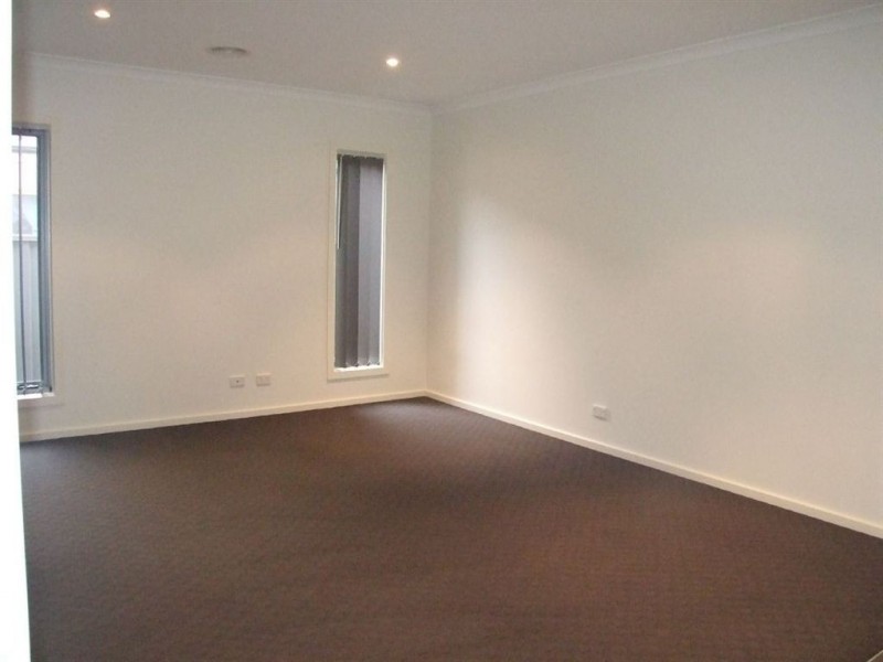 60 Sarton Link, Pakenham VIC 3810