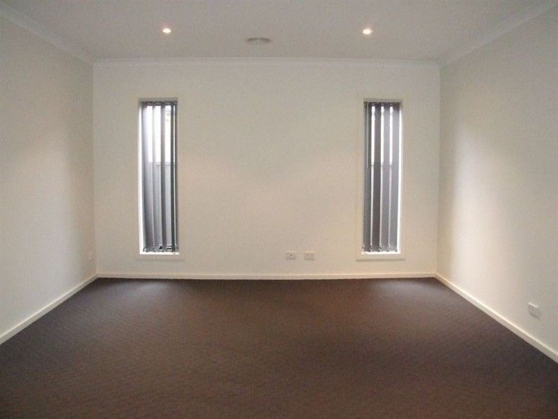 60 Sarton Link, Pakenham VIC 3810