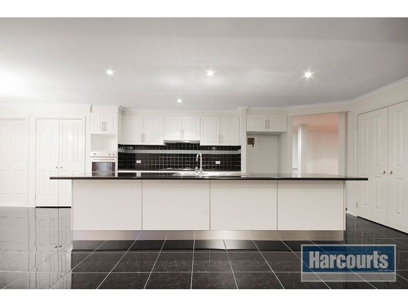 7 Banks Road, Pakenham VIC 3810