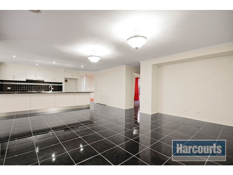 7 Banks Road, Pakenham VIC 3810