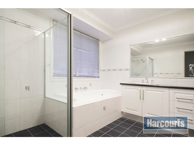 7 Banks Road, Pakenham VIC 3810