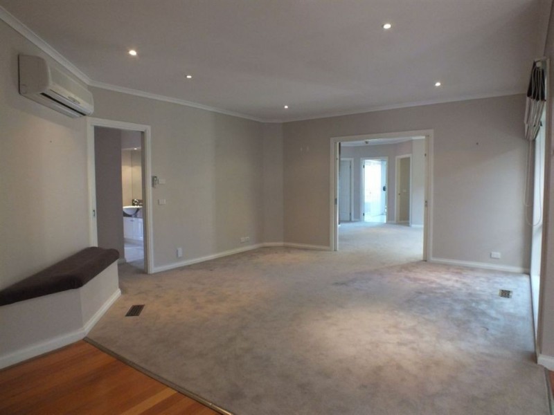 5 McCaffery Rise, Pakenham VIC 3810