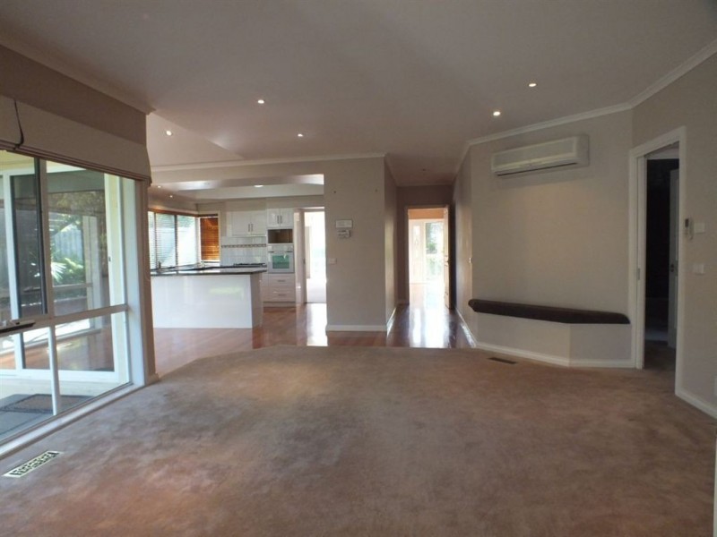 5 McCaffery Rise, Pakenham VIC 3810