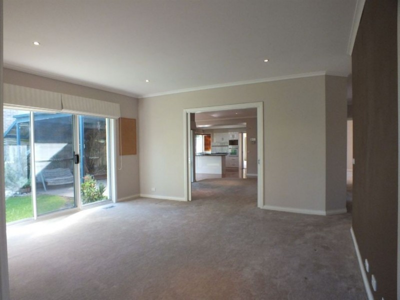 5 McCaffery Rise, Pakenham VIC 3810