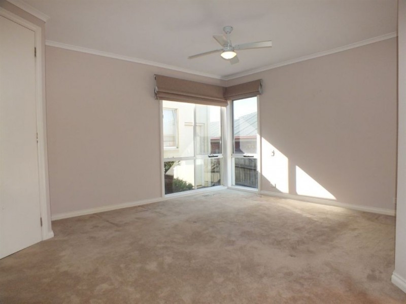 5 McCaffery Rise, Pakenham VIC 3810