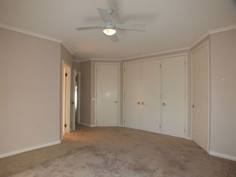 5 McCaffery Rise, Pakenham VIC 3810