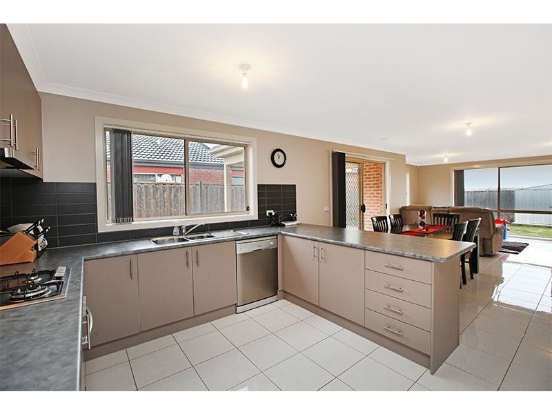 18 Arden Ave, Pakenham VIC 3810