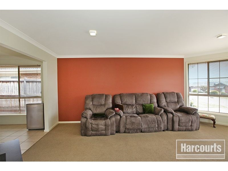 13 Tyrone Ave, Pakenham VIC 3810