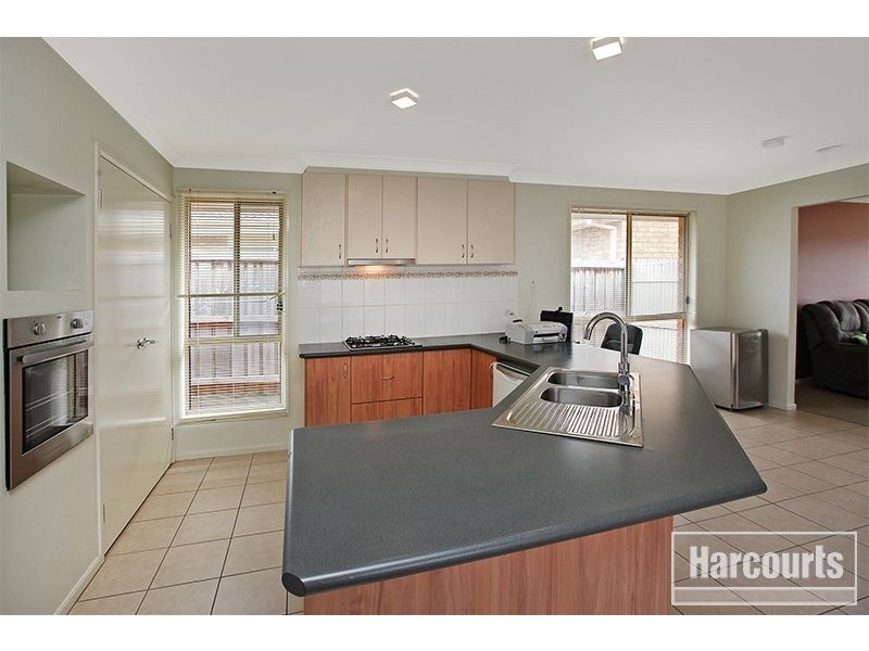 13 Tyrone Ave, Pakenham VIC 3810