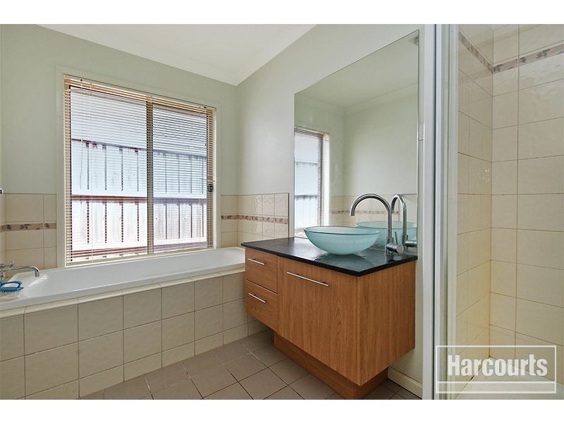 13 Tyrone Ave, Pakenham VIC 3810