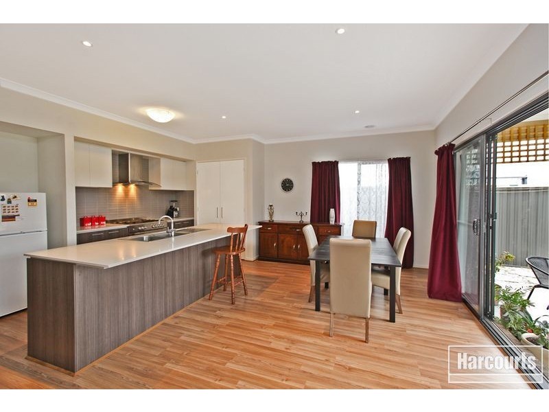 10 Edgeware Close, Pakenham VIC 3810