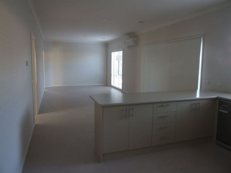19 Westwood Grove, Pakenham VIC 3810