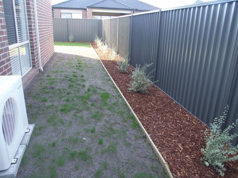 19 Westwood Grove, Pakenham VIC 3810