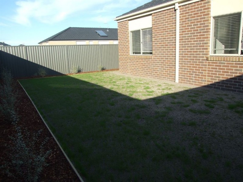 19 Westwood Grove, Pakenham VIC 3810