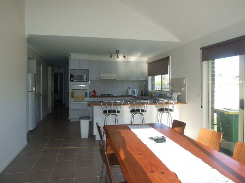 9 Alison Close, Pakenham VIC 3810