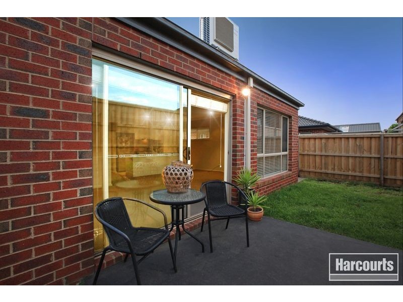 8 McGarvie Crescent, Pakenham VIC 3810