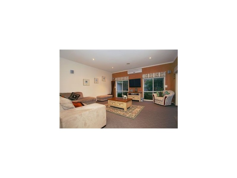 50 Flinders Chase, Pakenham VIC 3810