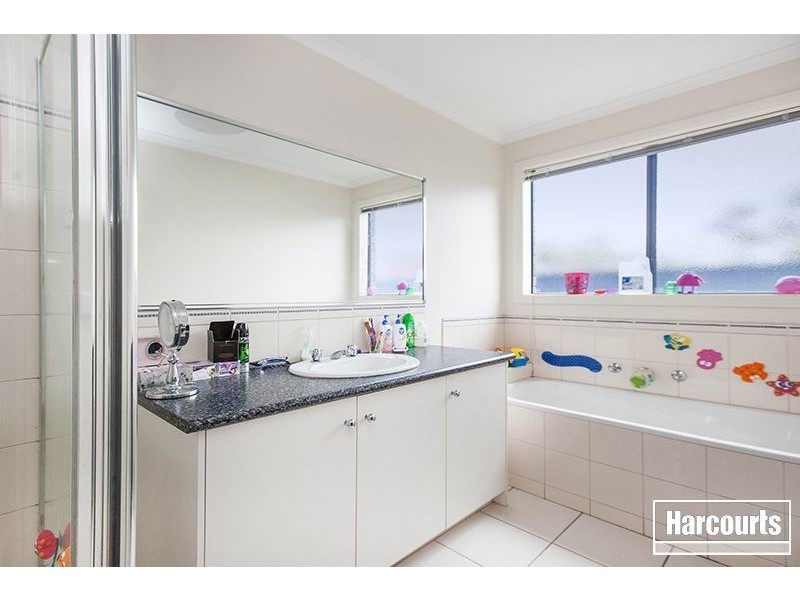 12 Scarlet Crescent, Pakenham VIC 3810