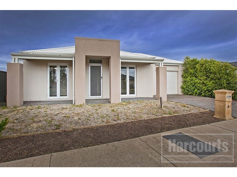 22 Orchard Valley Avenue, Pakenham VIC 3810