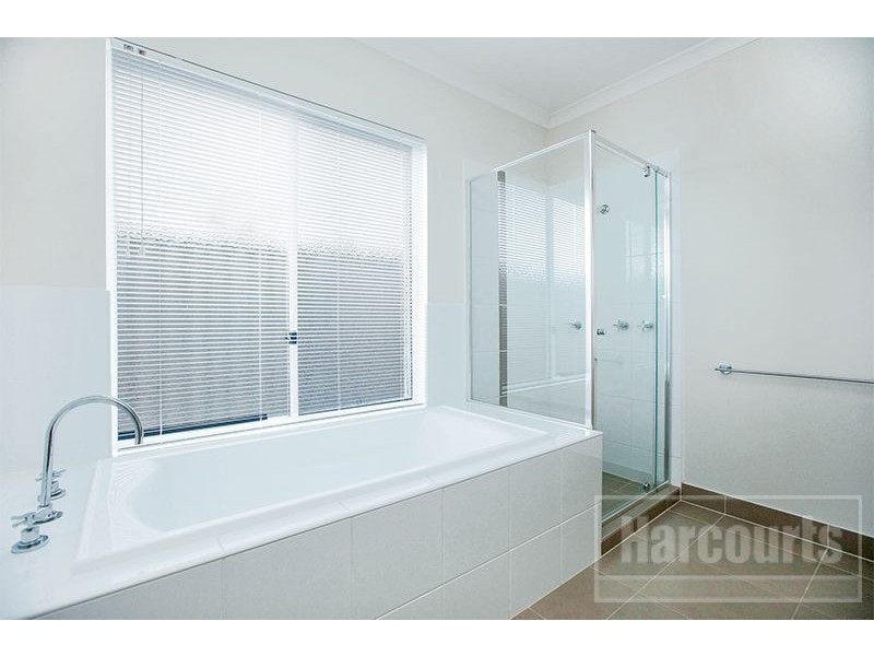 22 Orchard Valley Avenue, Pakenham VIC 3810