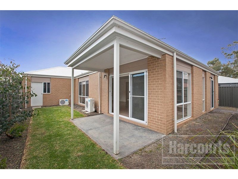 22 Orchard Valley Avenue, Pakenham VIC 3810