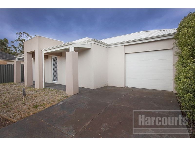 22 Orchard Valley Avenue, Pakenham VIC 3810