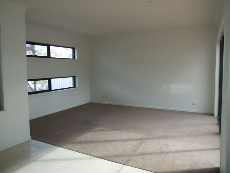 27 Flemington Rise, Officer VIC 3809