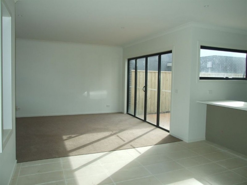 27 Flemington Rise, Officer VIC 3809