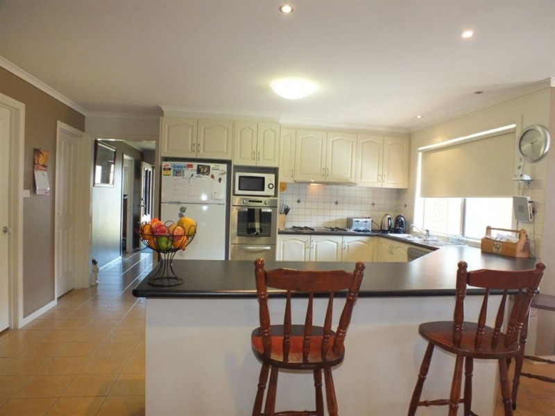 11 Justin Place, Pakenham VIC 3810