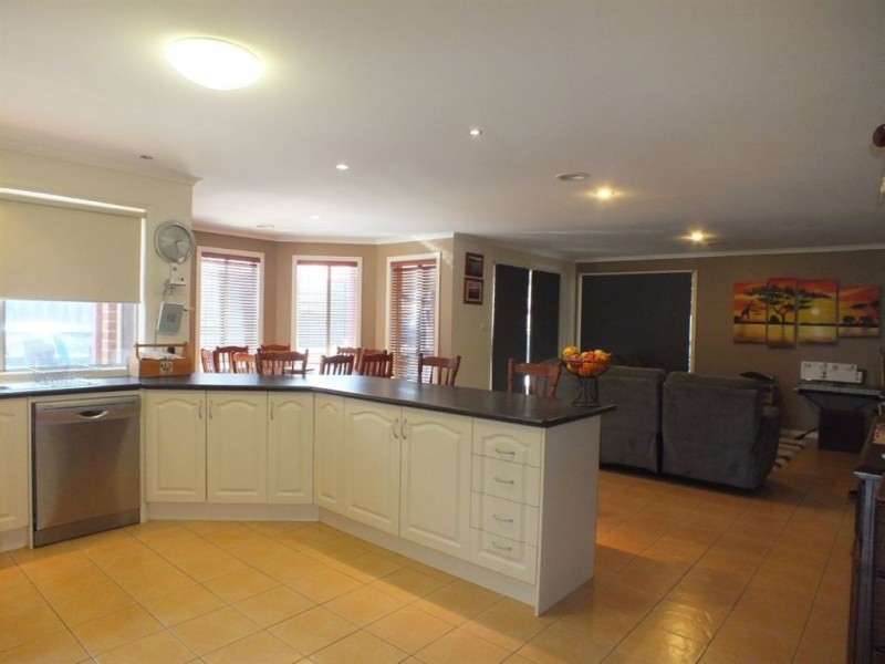 11 Justin Place, Pakenham VIC 3810