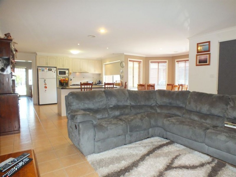 11 Justin Place, Pakenham VIC 3810