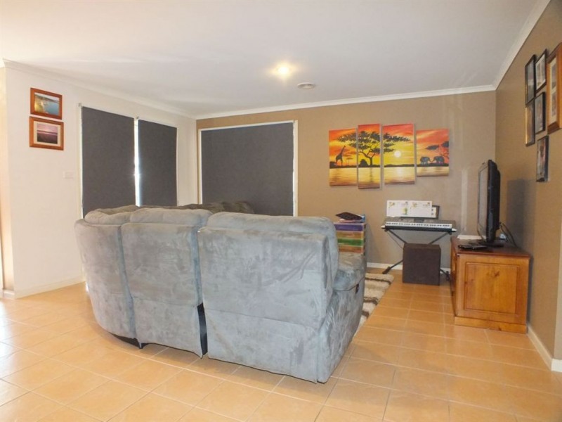 11 Justin Place, Pakenham VIC 3810