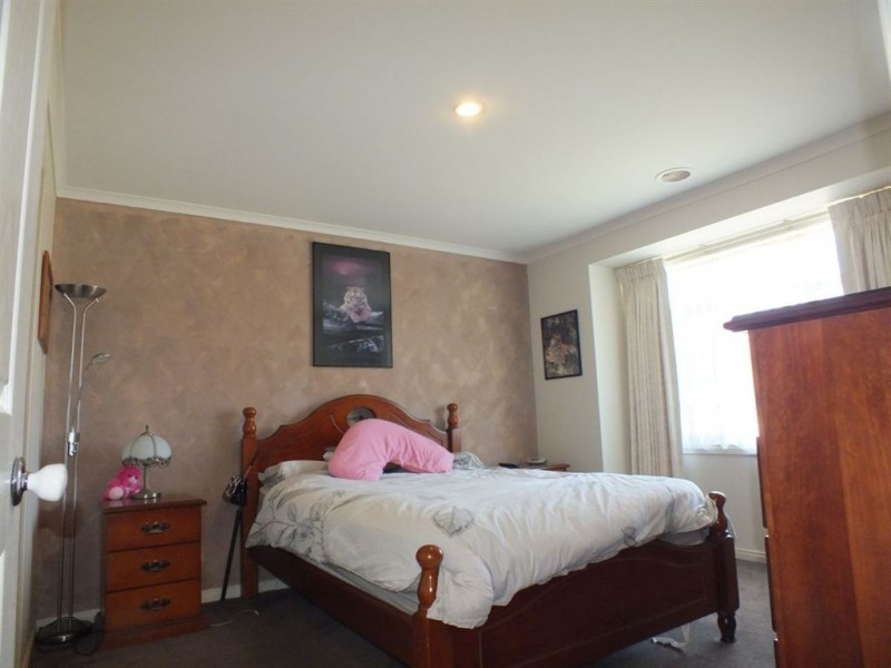 11 Justin Place, Pakenham VIC 3810