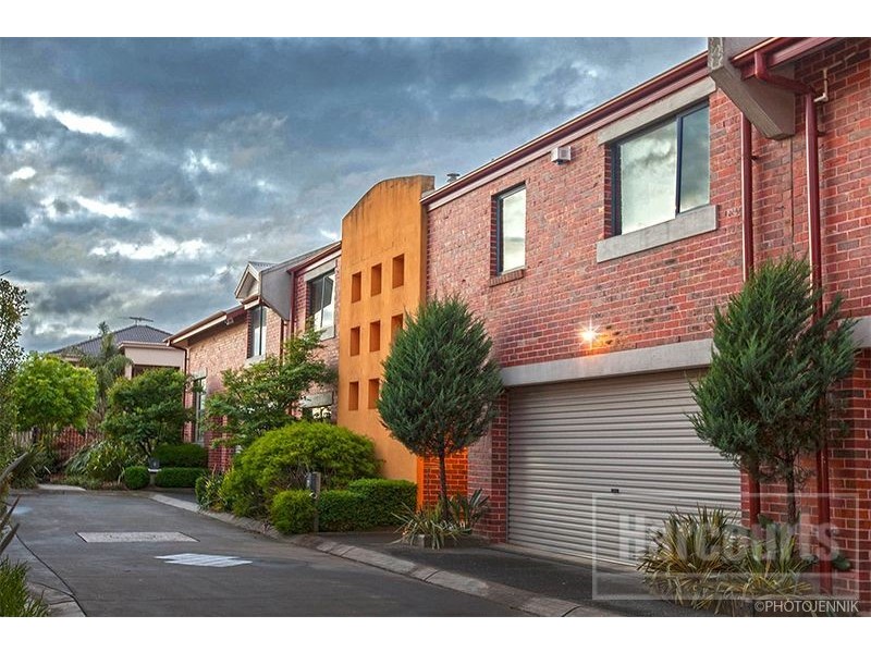 2 Derby Lane, Pakenham VIC 3810