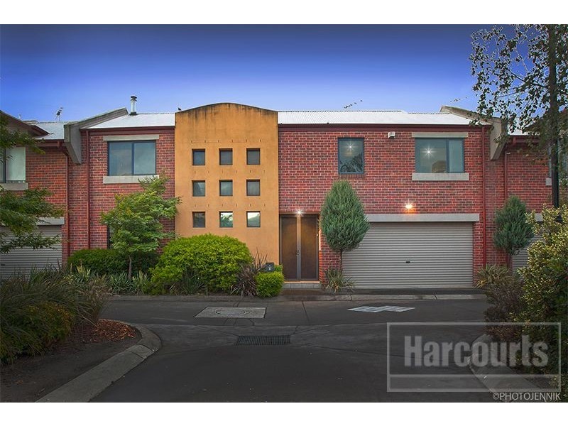 2 Derby Lane, Pakenham VIC 3810