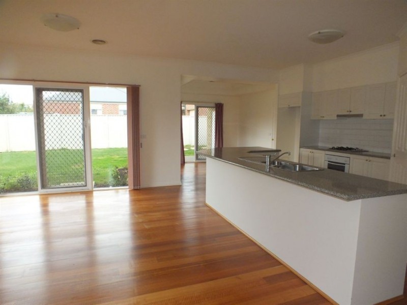 4 Cedar Lane, Pakenham VIC 3810