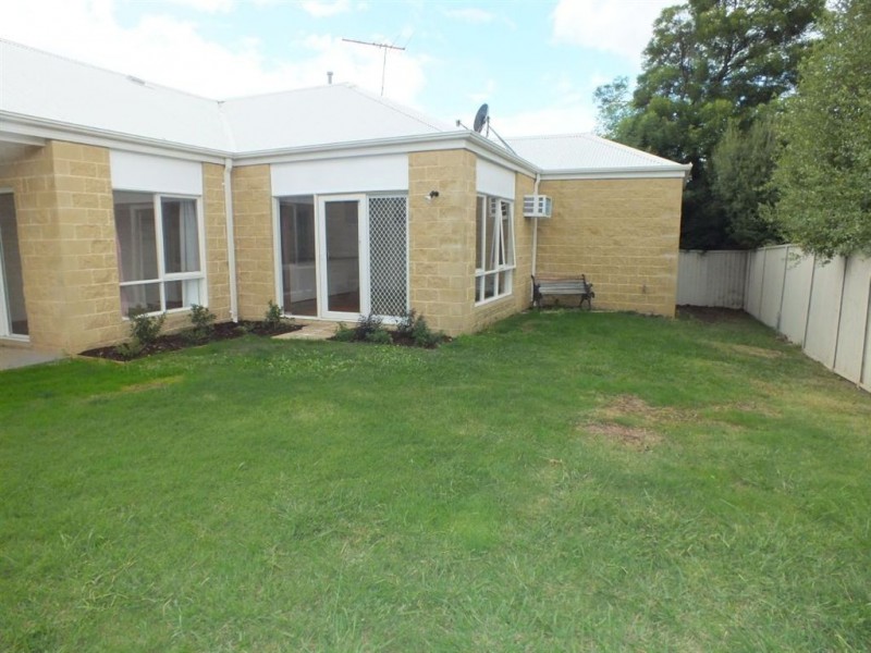 4 Cedar Lane, Pakenham VIC 3810