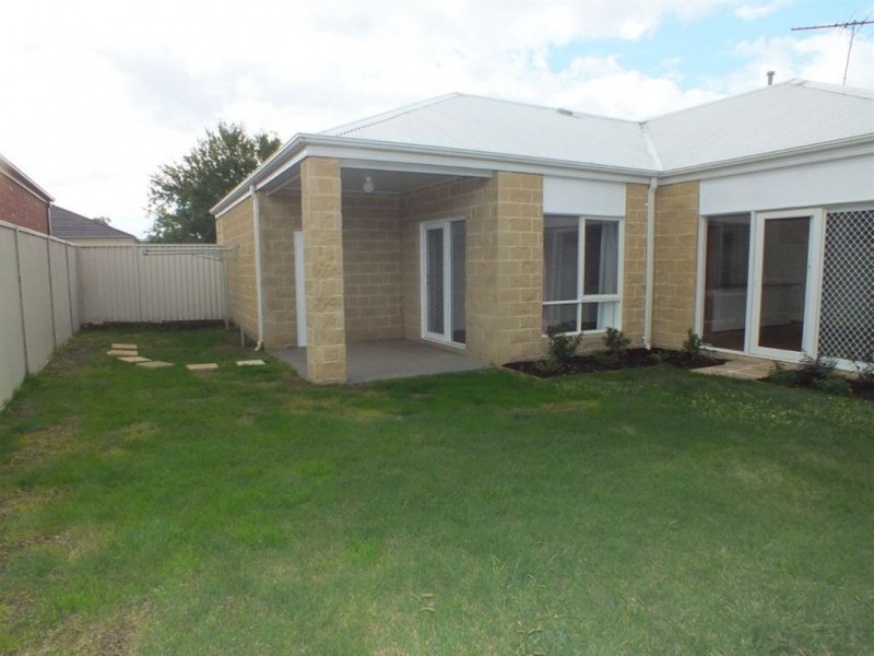 4 Cedar Lane, Pakenham VIC 3810