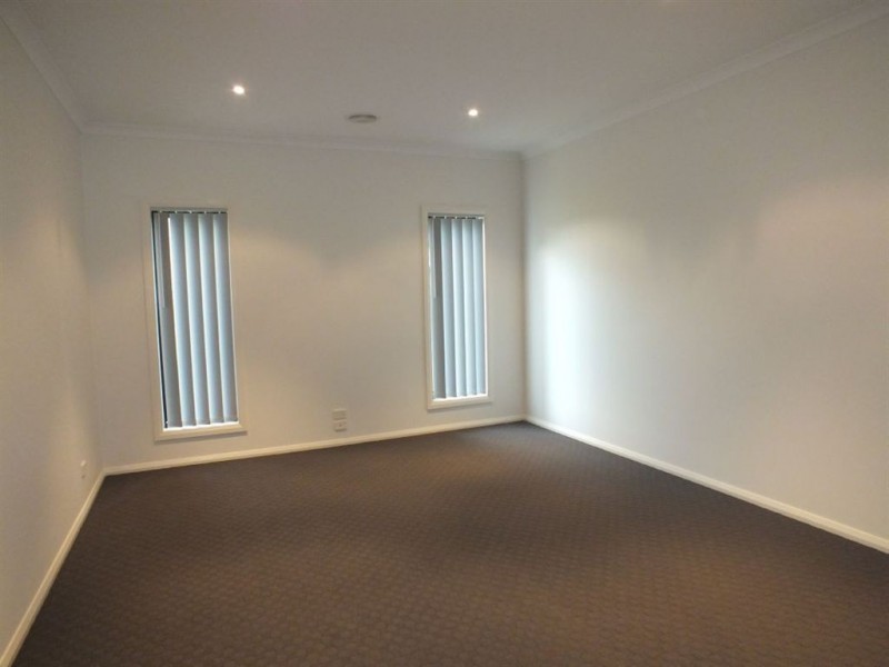 12 Park Orchard, Pakenham VIC 3810