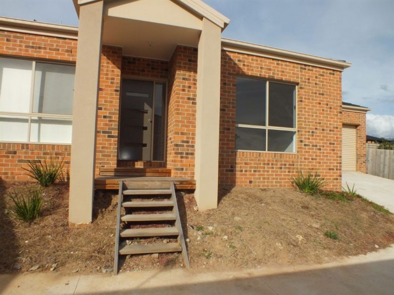 2/7 Blue Gum, Pakenham VIC 3810