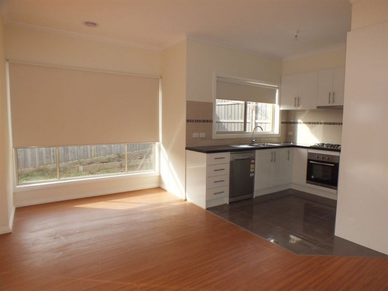 2/7 Blue Gum, Pakenham VIC 3810