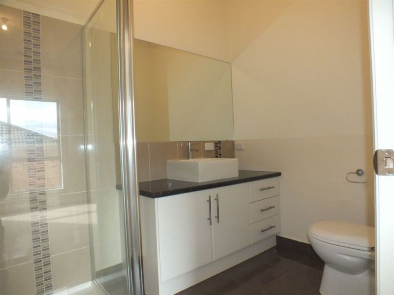 2/7 Blue Gum, Pakenham VIC 3810