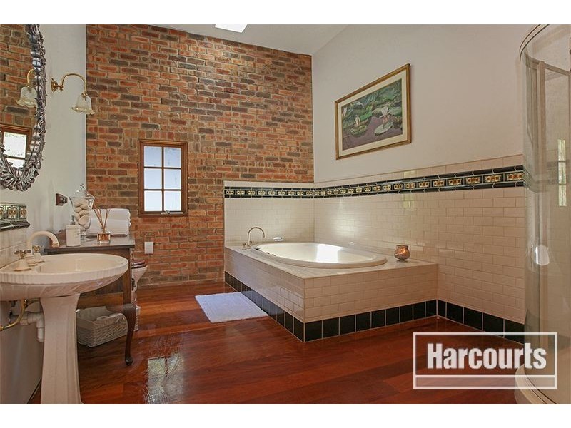 332 Garfield North Road, Garfield North VIC 3814