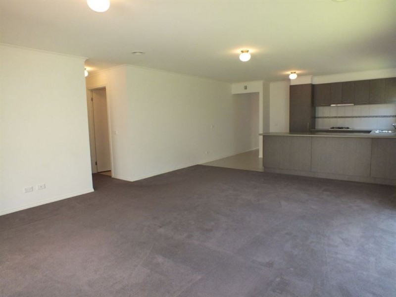 25/107 Army Road, Pakenham VIC 3810