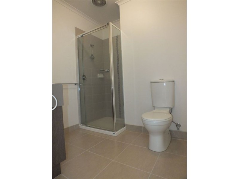 25/107 Army Road, Pakenham VIC 3810