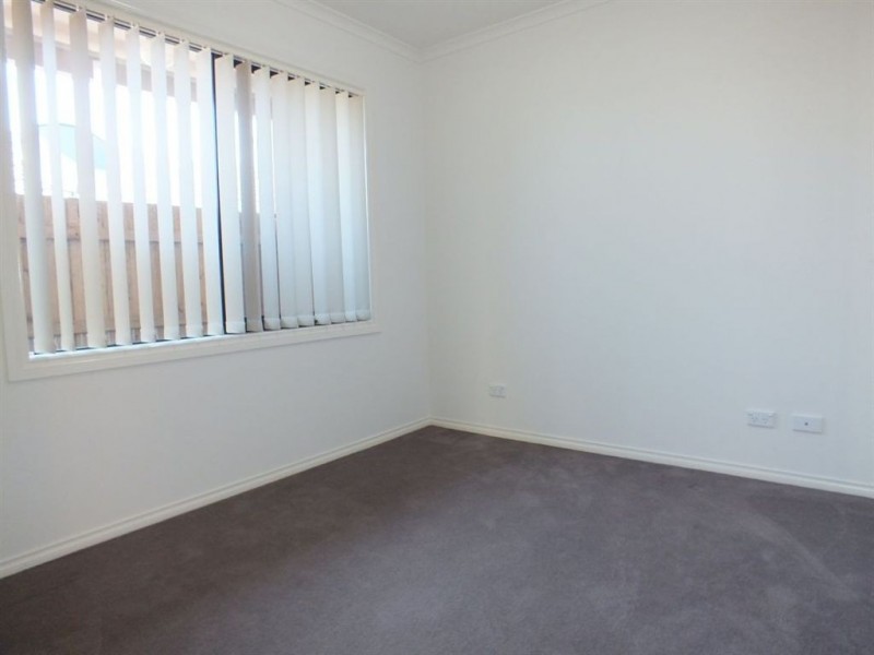 25/107 Army Road, Pakenham VIC 3810