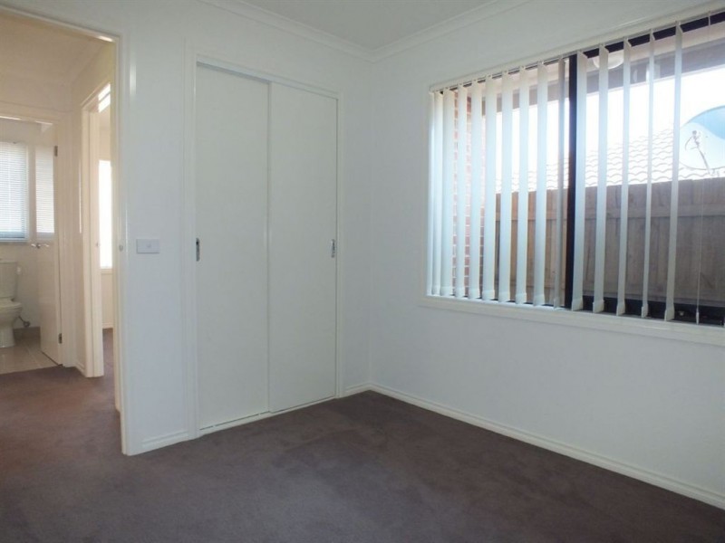 25/107 Army Road, Pakenham VIC 3810