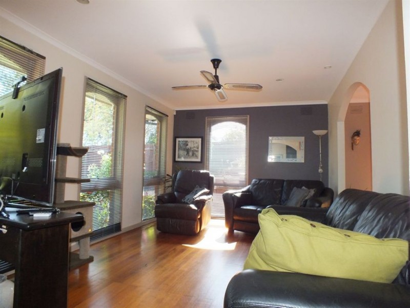 8 Finch Court, Pakenham VIC 3810