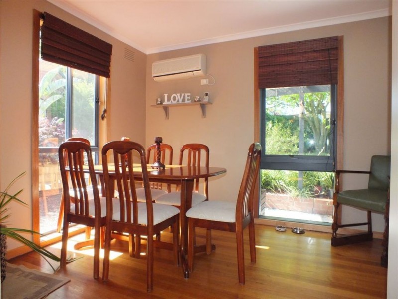 8 Finch Court, Pakenham VIC 3810